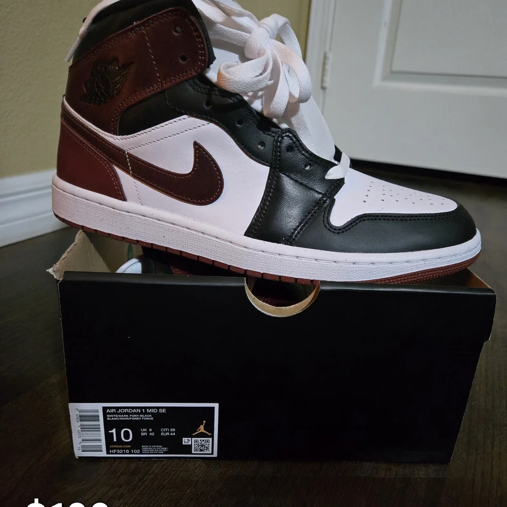 Jordan Black and White Sneakers Classic Design - Picture 1 of 1